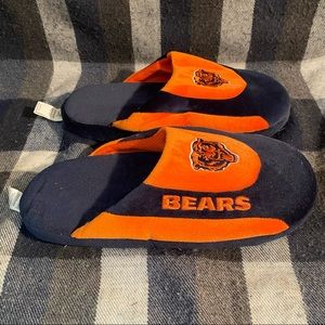 Forever collectibles Chicago bear slippers nfl